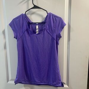 Lululemon Women's Purple V-Neck  Top Size 6 Very Good Condition
